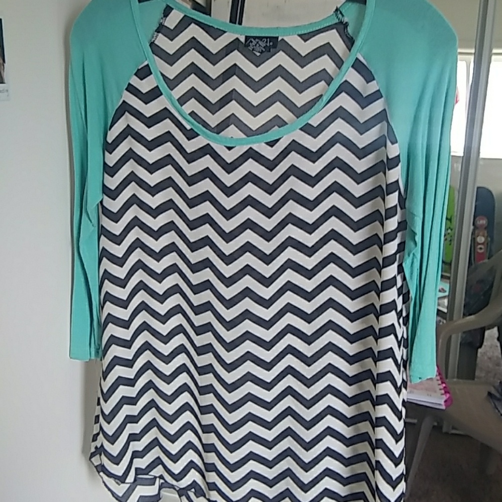 Chevron top - Picture 2 of 2